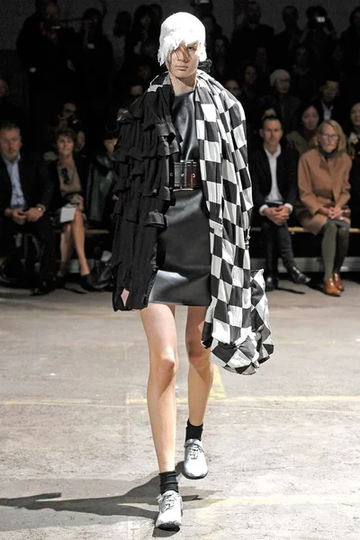Look 32